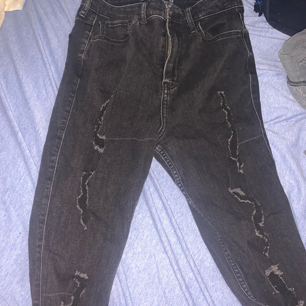 Black ripped skinny jeans